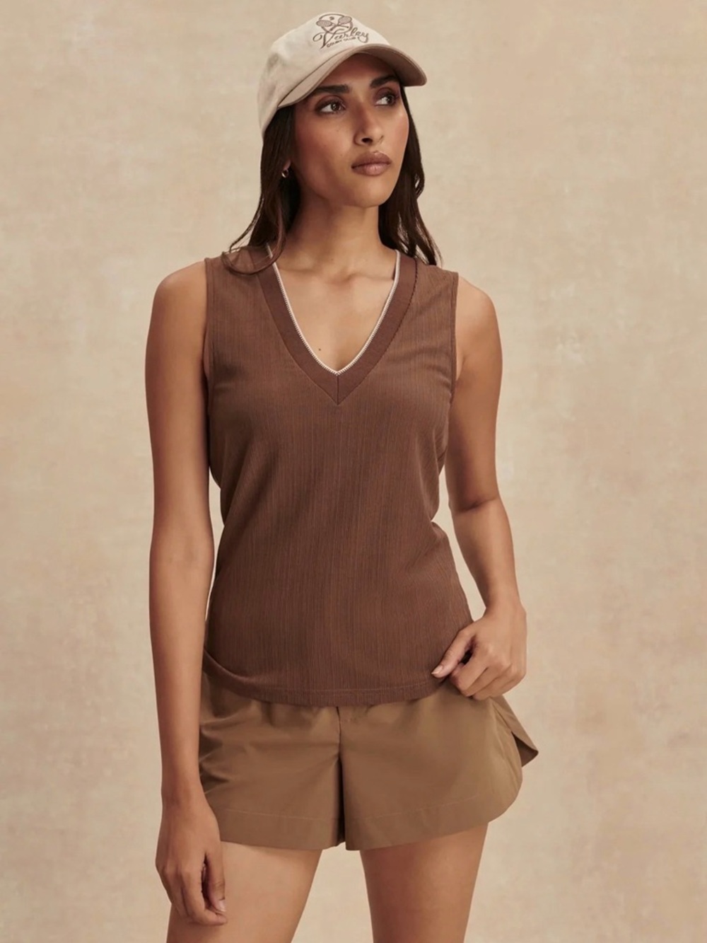 Varley Corby V- neck tank in Pinecone size large